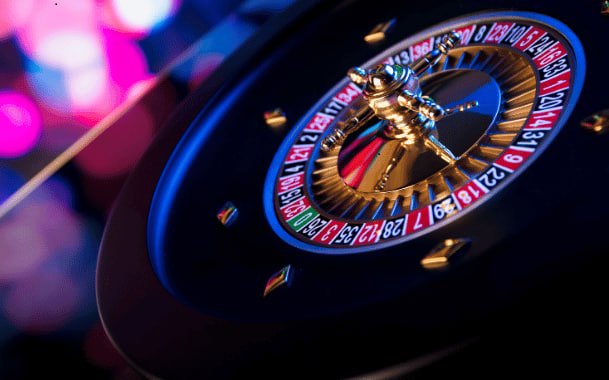 x977